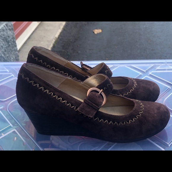 Soffspots Chocolate Suede Mary Jane Shoes Size 6M - Picture 2 of 10